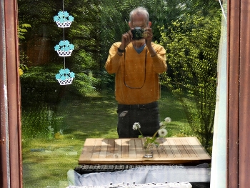 &nbsp; / Eine Spiegelung in der Terrassentür