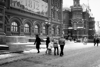 Площадь Революции / Площадь Революции в Москве. Январь 2013. MINOLTA Dynax 5; MINOLTA AF ZOOM 28-80mm 1:3.5(22)-5.6; LUCKY NEW SHD 100; FOTOпроект.