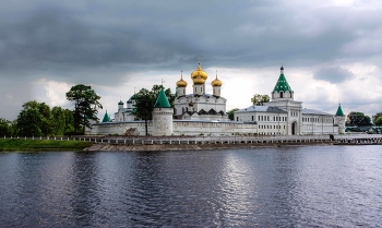 по Руси / Лето, Кострома, Ипатьевский монастырь, пейзаж