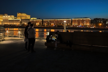У воды / Москва, Пушкинская набережная