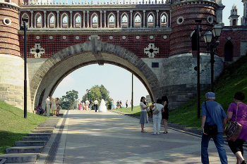 Фигурный мост / Фигурный мост в музее-заповеднике Царицыно в Москве. Август 2013. Canon A2; Canon Zoom Lens EF 28-105mm 1:3.5-4.5 II USM; Kenko L37 Professional; Kodak Professional ProFoto XL 100; FOTOпроект.