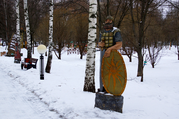 Лианозовский парк / Лианозовский парк в Москве. Жанровая скульптура. Январь 2025.