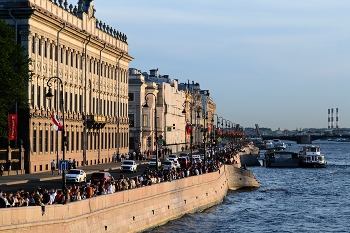 Дворцовая набережная / Река Нева