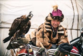 БЕРКУТЧИ / Монголия, традиционный фестиваль охотников с беркутами / Golden Eagle Festival.
.
Приглашаю осенью 2026 на Алтай и в Западную Монголию:
(с) https://PHOTOTRAVEL.PRO