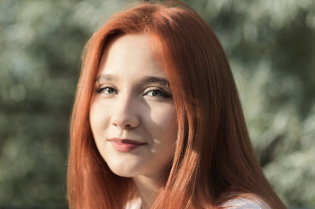 "Портрет Лизы" / Модель — Елизавета. Прогулка по набережной р. Тобол.