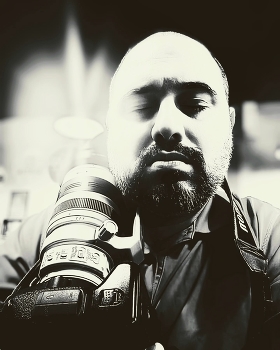 &nbsp; / The B&amp;W self-portrait of the Photomaster.
