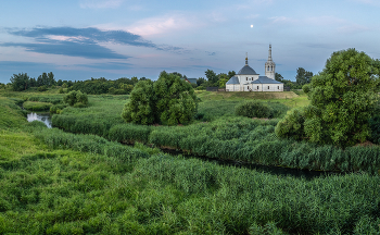 Перед рассветом / Вид на церковь Рождества Пресвятой Богородицы (1795 г.)
Владимирская область / Суздальский район / Романово