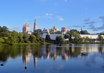 Новодевичий монастырь / лето, прогулка