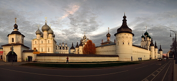 В вечернем тёплом свете... / Ростов Великий. Кремль.