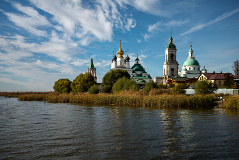 На берегу озера Неро. / Спасо-Яковлевский Димитриев монастырь. Ростов Великий.