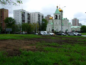 Храм Андрея Боголюбского / Храм святого благоверного князя Андрея Боголюбского на Волжском бульваре в Москве. Август 2021.
