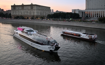 Встречные свадьбы / Москва