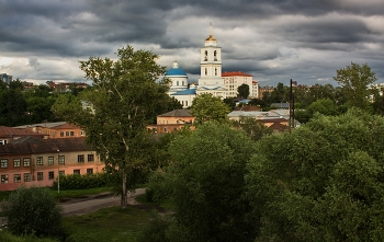 Вечерний сюжет из старого города С. / Подмосковье, Серпухов. Летний вечер 2020 год.