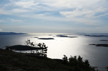 на краю / Белое море, Кандалакша, гора Крестовая