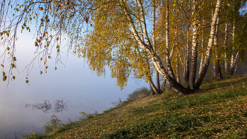 У озера / .....