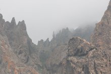 В краю призраков / Скалы Кара-Дага в тумане.