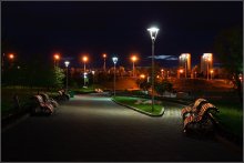 Лавочки-фонарики / Минск. Парк возле национальной библиотеки.