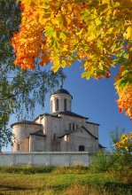 Смоленск и его окрестности ...9 / Свирская церковь.... 13 век
Юрий, как и обещал - для тебя, тем более, что показал её только издалека....