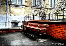 Одинокая скамейка / _______