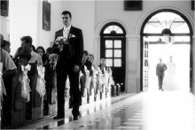 обряд. / При католическом венчании невесту в костел вводит отец и передает жениху. Мне показалось очень символичным.