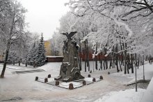 Смоленск и его окрестности ...16    1812 / Памятник с орлами.
С небом ничего делать не хотелось и не моглось.