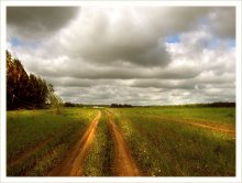 По дороге с облаками.. / ..Лето - это маленькая жизнь порознь.
Тихо подрастает на щеках поросль.
Дом плывет по лету, ну а нас нету,
Лето - это маленькая жизнь...