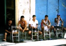 Завтрак / Обычное уличное кафе. Только мужчины, только кофе и сигарета. Албания, Шкодар.