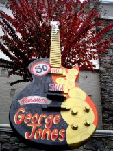 В честь профессионала / George Glenn Jones (born September 12, 1931) is an American country music singer known for his long list of hit records (http://www.georgejones.com/home)