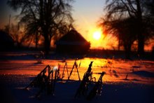 Вечерний закат в деревне / Зима.