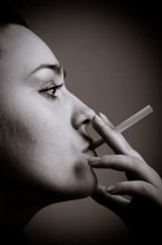 профиль с сигаретой / курить - здоровью вредить
