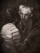 Сон ли, явь ли... (2010) / Счастливы те, кто не замечает, как летят в бездонную пропасть бытия годы, словно брошенные когда-то шаловливой детской рукой камешки, как уходит тихонечко, не оглядываясь и даже не попрощавшись, молодость, а вместе с нею и силы, и желания. Нет, желания-то, как раз остаются, но сил для их осуществления всё меньше и меньше. Как и времени... А есть ли в целом мире хоть кто-то, кто и в самом деле всего этого не замечает, кто не смотрит в зеркало в поисках ответа на вопрос: кто этот человек и зачем он здесь?