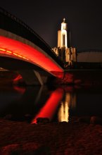 Наводит на мысли красный мост к остраву слёз / Ночь довольно интересные краски