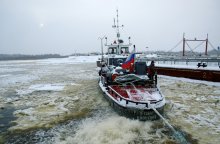 Переправа / Северный город отрезан весенним половодьем от БОЛЬШОЙ земли.