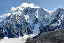 Пик Маашей (Мажой) / Северо-Чуйский хребет. Пик Маашей (Мажой) - вторая по высоте (после Белухи) вершина Горного Алтая. Высота 4166 м. Снято с высоты примерно 3200 м.