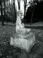 Однажды / Парковая скульптура, не так уж она и каменно бездушна.