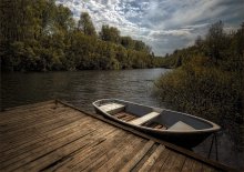 В закатном томлении... / река,лодка,май