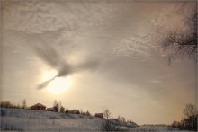 Посланец богов / зима, деревня, облако