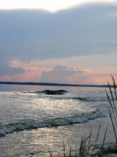 Волжские волны / Когда проплывают пароходы по покойной волжской воде, волны напоминуют морские...