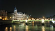 Парижские ночи / Снято без штатива с ограждения набережной.