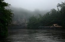 край нетронутый / река в джунглях север Тайланда