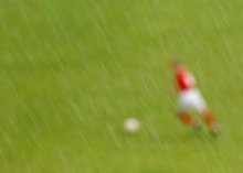 Футболист / Снято во время дождя