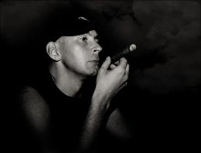 Задумчивый портрет с сигарой / Фотограф Виталий Ракович. http://rakovich.photoclub.by