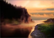 Река Чусовая / Река Чусовая одна из самых красивых рек на Урале. Особенно хороши отвесные скалы, поросшие лесом и виды с них