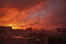 Закат над Мордором / 2 сентября, 19.15, Москва, вид из окна офиса... 
Толкиен был прав... :))
