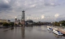 Вид на Космодамианскую набережную с Новоспасского моста / Прогулки по Москве