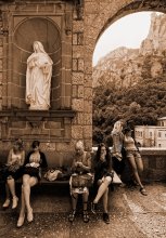 Мадонны / На территории монастыря Монтсеррат, Испания.