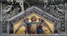 Архангел Михаил..... / Фрагмент фрески на фасаде православной церкви в г. Триест Италия