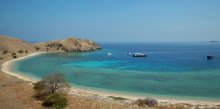 Необитаемый / Необитаемый остров, где то в Индийском, очень жарко, стоянка на ланч и первый выход на твердую землю после 5 дней сафари на яхте.