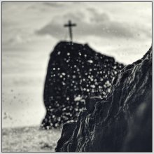 Из разговора с морем / немного необычный вид на скалу Святого Явления
Окрестности Севастополя, 2010 год