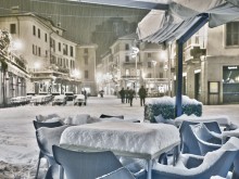 Снег на площади / _______